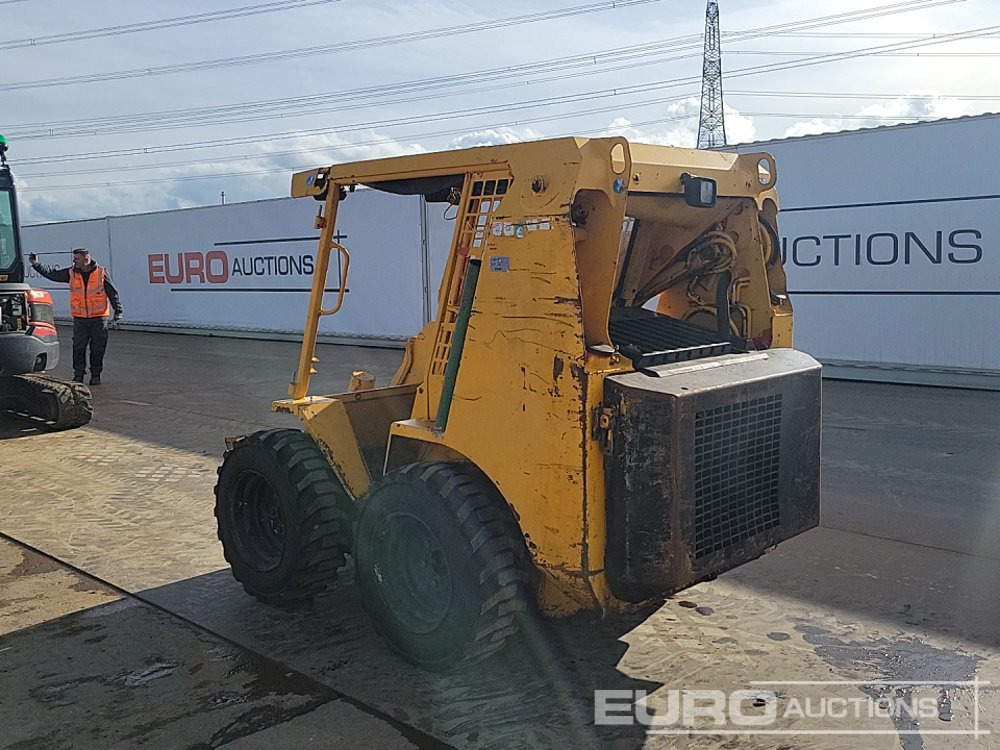JCB 165 - Liukuohjattu kuormaaja: kuva JCB 165 - Liukuohjattu kuormaaja JCB 165 - Liukuohjattu kuormaaja: kuva JCB 165 - Liukuohjattu kuormaaja