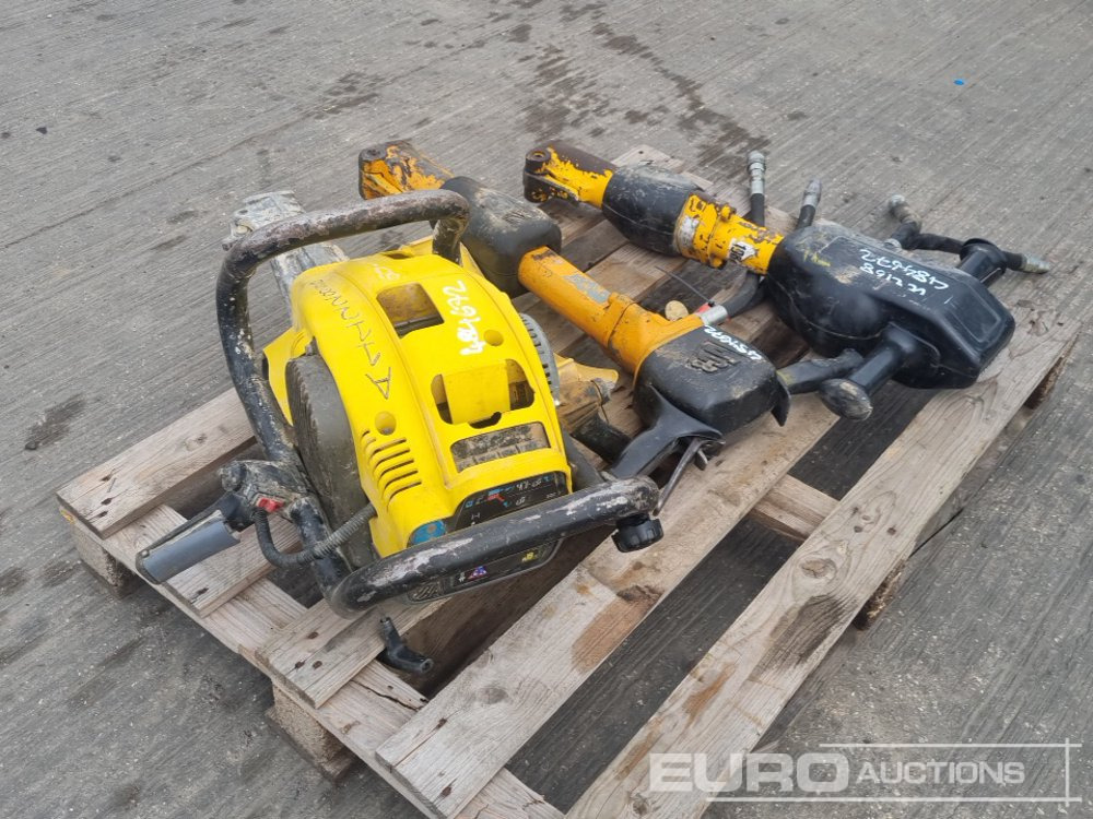 JCB Pneumatic Hand Held Breaker (2 of), Atlas Copco Petrol Hand Held Breaker - Asfaltinlaskija: kuva JCB Pneumatic Hand Held Breaker (2 of), Atlas Copco Petrol Hand Held Breaker - Asfaltinlaskija JCB Pneumatic Hand Held Breaker (2 of), Atlas Copco Petrol Hand Held Breaker - Asfaltinlaskija: kuva JCB Pneumatic Hand Held Breaker (2 of), Atlas Copco Petrol Hand Held Breaker - Asfaltinlaskija