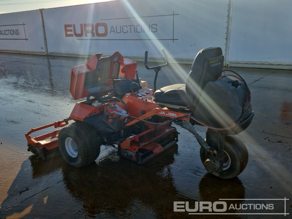 Jacobsen Tri-King 1672D 3 Wheel 3 Gang Ride On Lawnmower - Ruohonleikkuri: kuva Jacobsen Tri-King 1672D 3 Wheel 3 Gang Ride On Lawnmower - Ruohonleikkuri Jacobsen Tri-King 1672D 3 Wheel 3 Gang Ride On Lawnmower - Ruohonleikkuri: kuva Jacobsen Tri-King 1672D 3 Wheel 3 Gang Ride On Lawnmower - Ruohonleikkuri