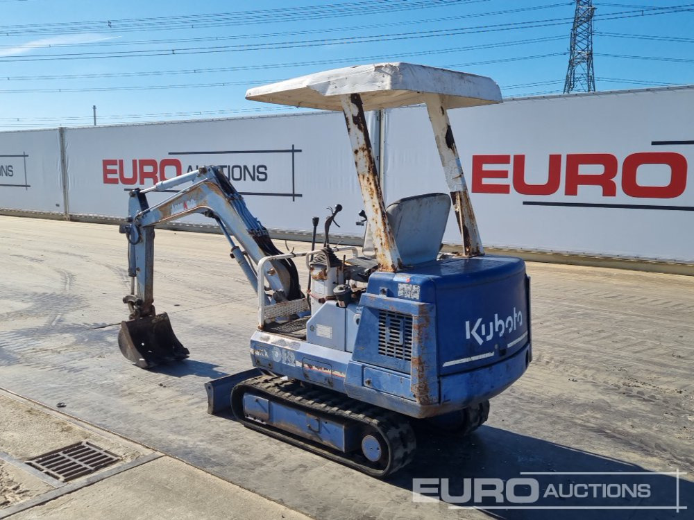 Kubota KX012 - Minikuormaaja: kuva Kubota KX012 - Minikuormaaja Kubota KX012 - Minikuormaaja: kuva Kubota KX012 - Minikuormaaja