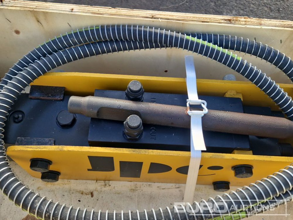 Lisälaitteet - Kaivuri Unused JPC Hydraulic Breaker, 32" Ditching Bucket, 8" Digging Bucket to suit Mini Excavator: kuva Lisälaitteet - Kaivuri Unused JPC Hydraulic Breaker, 32" Ditching Bucket, 8" Digging Bucket to suit Mini Excavator Lisälaitteet - Kaivuri Unused JPC Hydraulic Breaker, 32" Ditching Bucket, 8" Digging Bucket to suit Mini Excavator: kuva Lisälaitteet - Kaivuri Unused JPC Hydraulic Breaker, 32" Ditching Bucket, 8" Digging Bucket to suit Mini Excavator