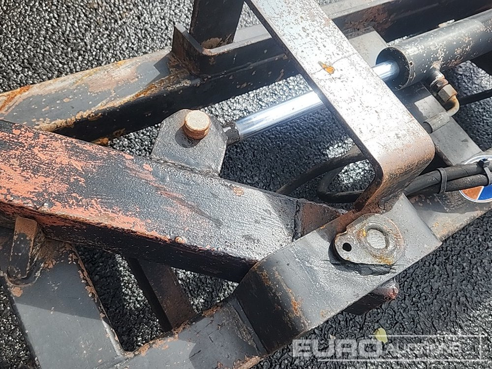 Slewtic Hydraulic Bale Lifter to suit JCB Telhandler - Maatalouskoneet: kuva Slewtic Hydraulic Bale Lifter to suit JCB Telhandler - Maatalouskoneet Slewtic Hydraulic Bale Lifter to suit JCB Telhandler - Maatalouskoneet: kuva Slewtic Hydraulic Bale Lifter to suit JCB Telhandler - Maatalouskoneet