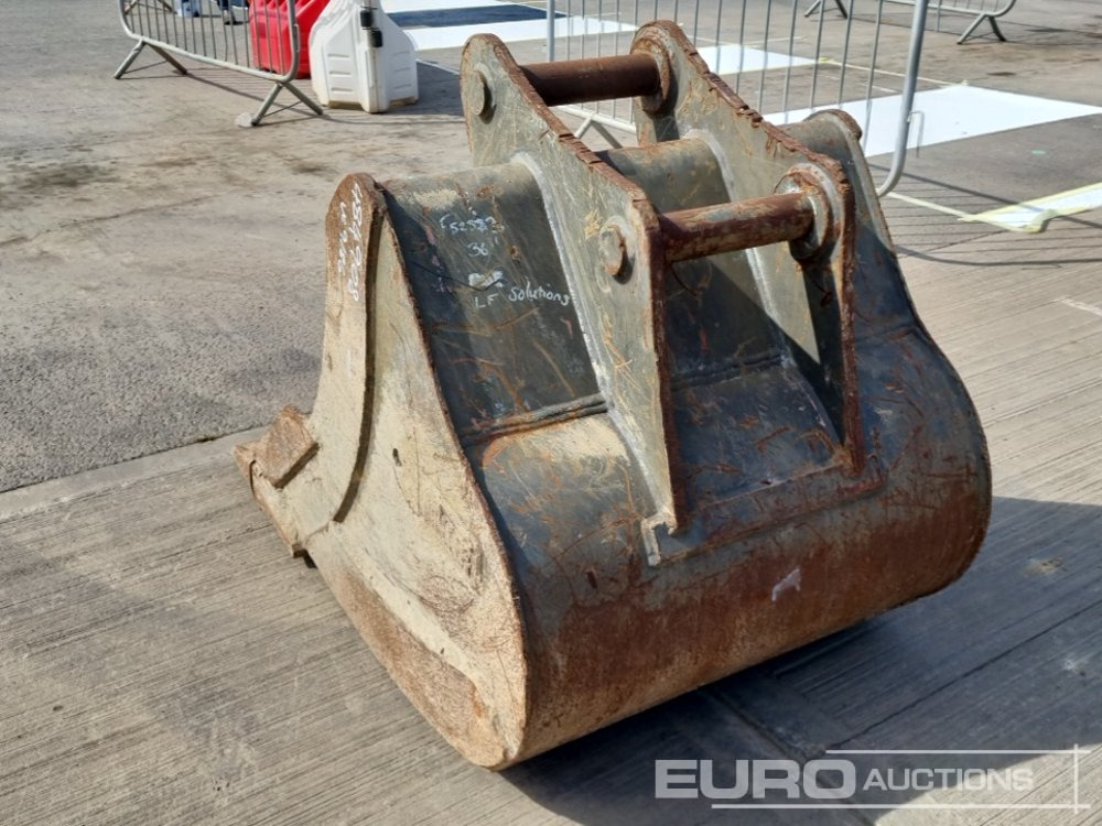 Miller 34" Digging Bucket 65mm Pin to suit 13 Ton Excavator - Kauha: kuva Miller 34" Digging Bucket 65mm Pin to suit 13 Ton Excavator - Kauha Miller 34" Digging Bucket 65mm Pin to suit 13 Ton Excavator - Kauha: kuva Miller 34" Digging Bucket 65mm Pin to suit 13 Ton Excavator - Kauha