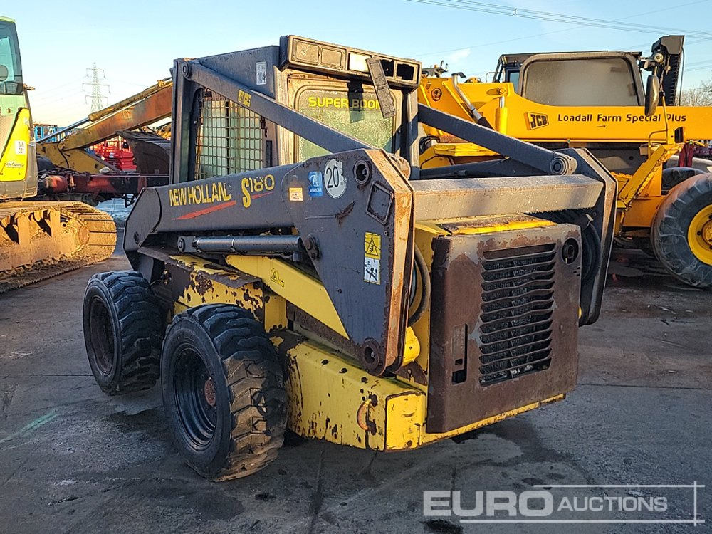 New Holland LS180 - Liukuohjattu kuormaaja: kuva New Holland LS180 - Liukuohjattu kuormaaja New Holland LS180 - Liukuohjattu kuormaaja: kuva New Holland LS180 - Liukuohjattu kuormaaja
