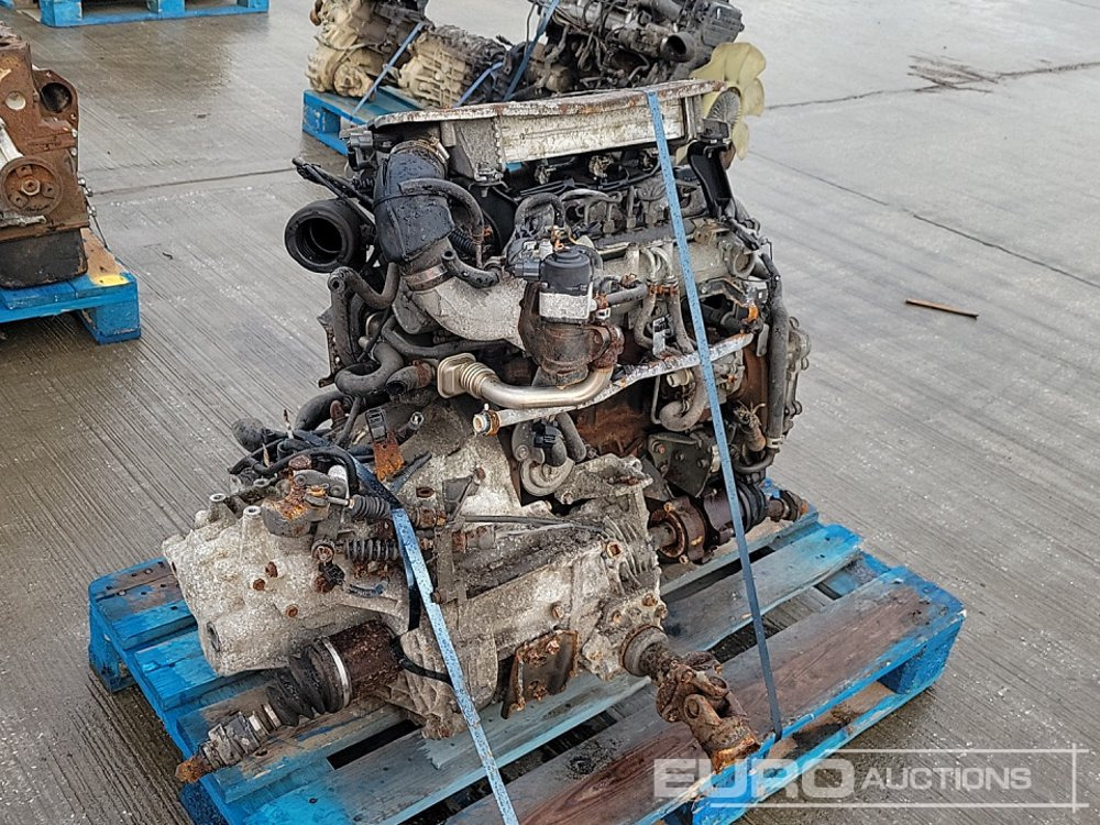 Nissan 4 Cylinder Engine, Gearbox - Moottori: kuva Nissan 4 Cylinder Engine, Gearbox - Moottori Nissan 4 Cylinder Engine, Gearbox - Moottori: kuva Nissan 4 Cylinder Engine, Gearbox - Moottori