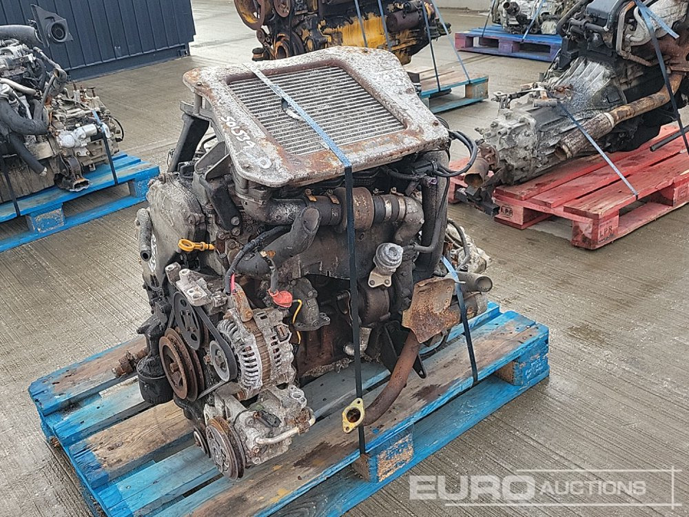 Nissan 4 Cylinder Engine, Gearbox - Moottori: kuva Nissan 4 Cylinder Engine, Gearbox - Moottori Nissan 4 Cylinder Engine, Gearbox - Moottori: kuva Nissan 4 Cylinder Engine, Gearbox - Moottori