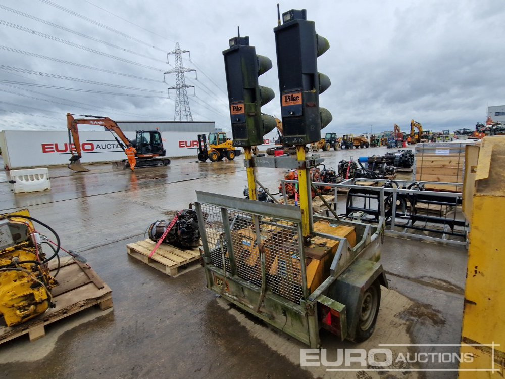 Pike Single Axle Traffic Light System Trailer, Ramp - Koneenkuljetusvaunu: kuva Pike Single Axle Traffic Light System Trailer, Ramp - Koneenkuljetusvaunu Pike Single Axle Traffic Light System Trailer, Ramp - Koneenkuljetusvaunu: kuva Pike Single Axle Traffic Light System Trailer, Ramp - Koneenkuljetusvaunu