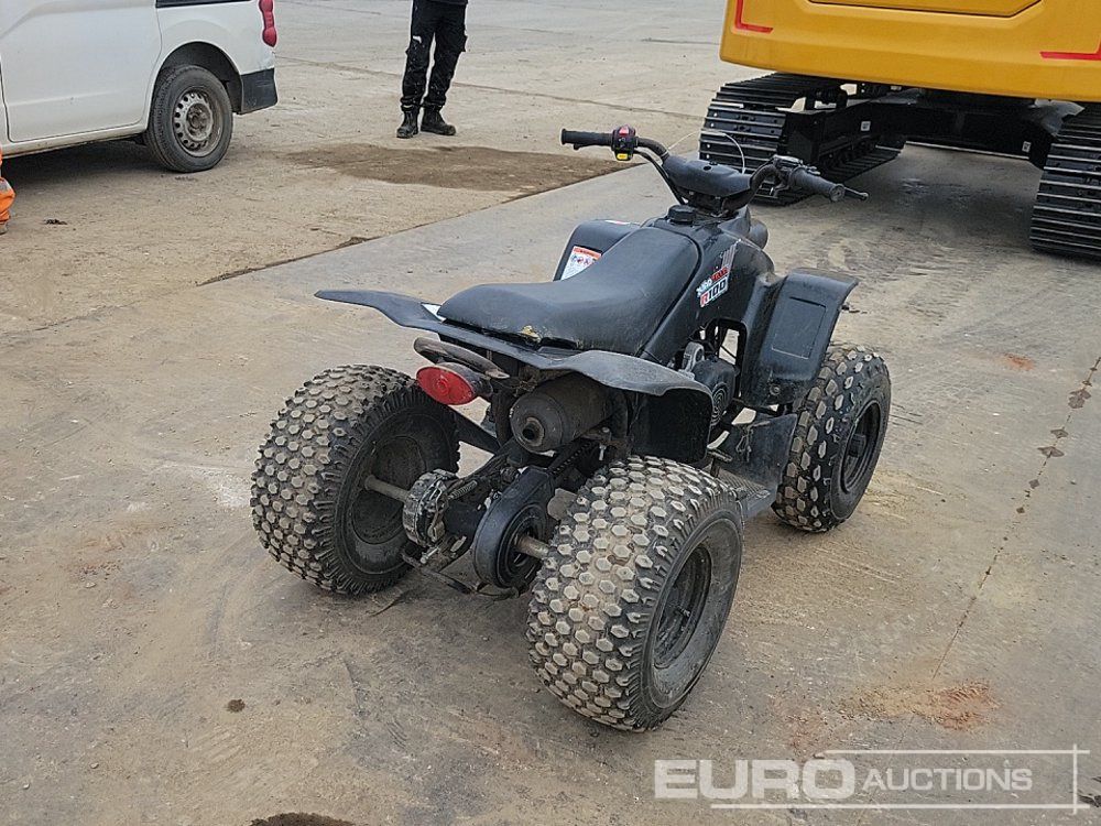 Quadzilla R100 - Mönkijä: kuva Quadzilla R100 - Mönkijä Quadzilla R100 - Mönkijä: kuva Quadzilla R100 - Mönkijä
