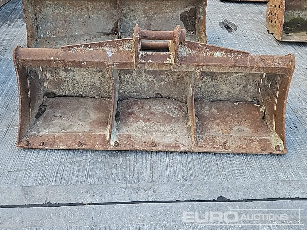Kauha Rhinox 60" Ditching Bucket 45mm Pin to suit 4-6 Ton Excavator: kuva Kauha Rhinox 60" Ditching Bucket 45mm Pin to suit 4-6 Ton Excavator Kauha Rhinox 60" Ditching Bucket 45mm Pin to suit 4-6 Ton Excavator: kuva Kauha Rhinox 60" Ditching Bucket 45mm Pin to suit 4-6 Ton Excavator