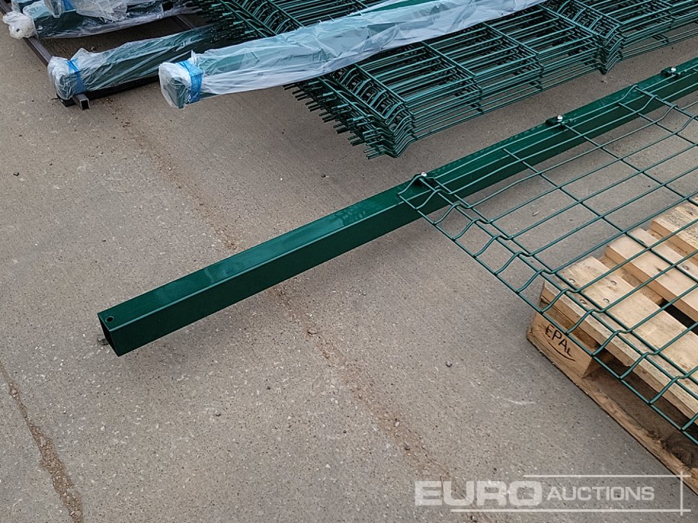 Rakennustarvikkeet Unused Galvanised & Powder Coated Heavy Duty (5mm) Wire Mesh Fencing, 25 x H2.4m x W2.2m Panels, 26 x 60mm x 60mm x3m Posts, with Fittings (Green): kuva Rakennustarvikkeet Unused Galvanised & Powder Coated Heavy Duty (5mm) Wire Mesh Fencing, 25 x H2.4m x W2.2m Panels, 26 x 60mm x 60mm x3m Posts, with Fittings (Green)