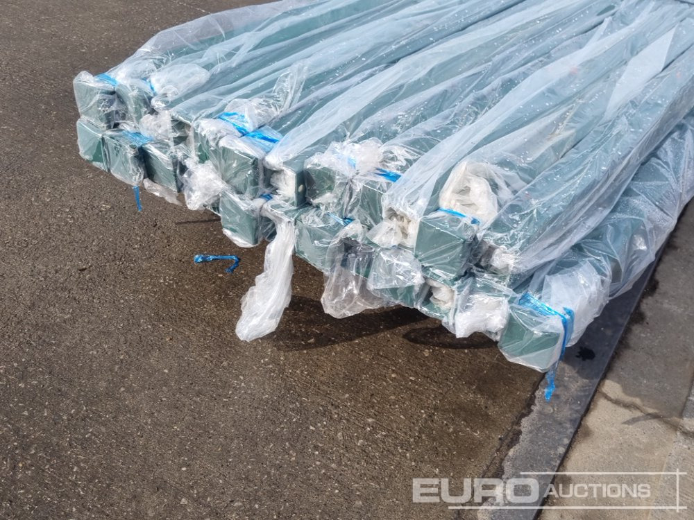 Rakennustarvikkeet Unused Galvanised & Powder Coated Heavy Duty (5mm) Wire Mesh Fencing, 25 x H2.4m x W2.2m Panels, 26 x 60mm x 60mm x3m Posts, with Fittings (Green): kuva Rakennustarvikkeet Unused Galvanised & Powder Coated Heavy Duty (5mm) Wire Mesh Fencing, 25 x H2.4m x W2.2m Panels, 26 x 60mm x 60mm x3m Posts, with Fittings (Green)