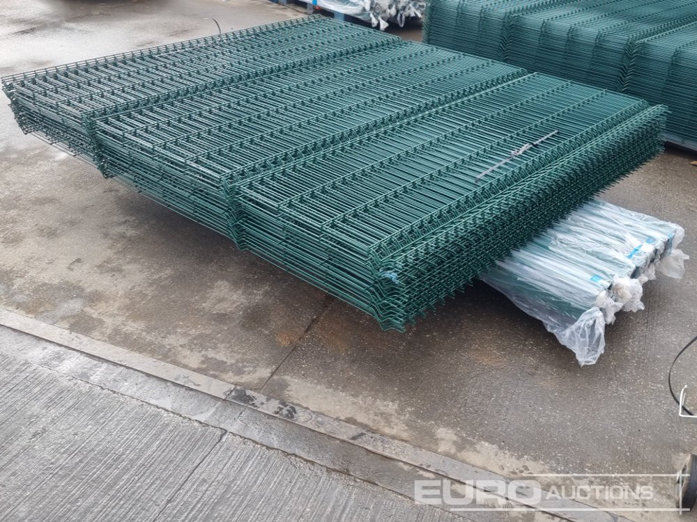Rakennustarvikkeet Unused Galvanised & Powder Coated Heavy Duty (5mm) Wire Mesh Fencing, 25 x H2.4m x W2.2m Panels, 26 x 60mm x 60mm x3m Posts, with Fittings (Green): kuva Rakennustarvikkeet Unused Galvanised & Powder Coated Heavy Duty (5mm) Wire Mesh Fencing, 25 x H2.4m x W2.2m Panels, 26 x 60mm x 60mm x3m Posts, with Fittings (Green)