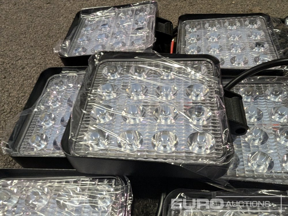 Korjaamolaitteet Unused LED Work Lights, 48w, 12V/24V, Adjustable Bracket, IP67 Waterproof, 6000k White (10 of): kuva Korjaamolaitteet Unused LED Work Lights, 48w, 12V/24V, Adjustable Bracket, IP67 Waterproof, 6000k White (10 of)