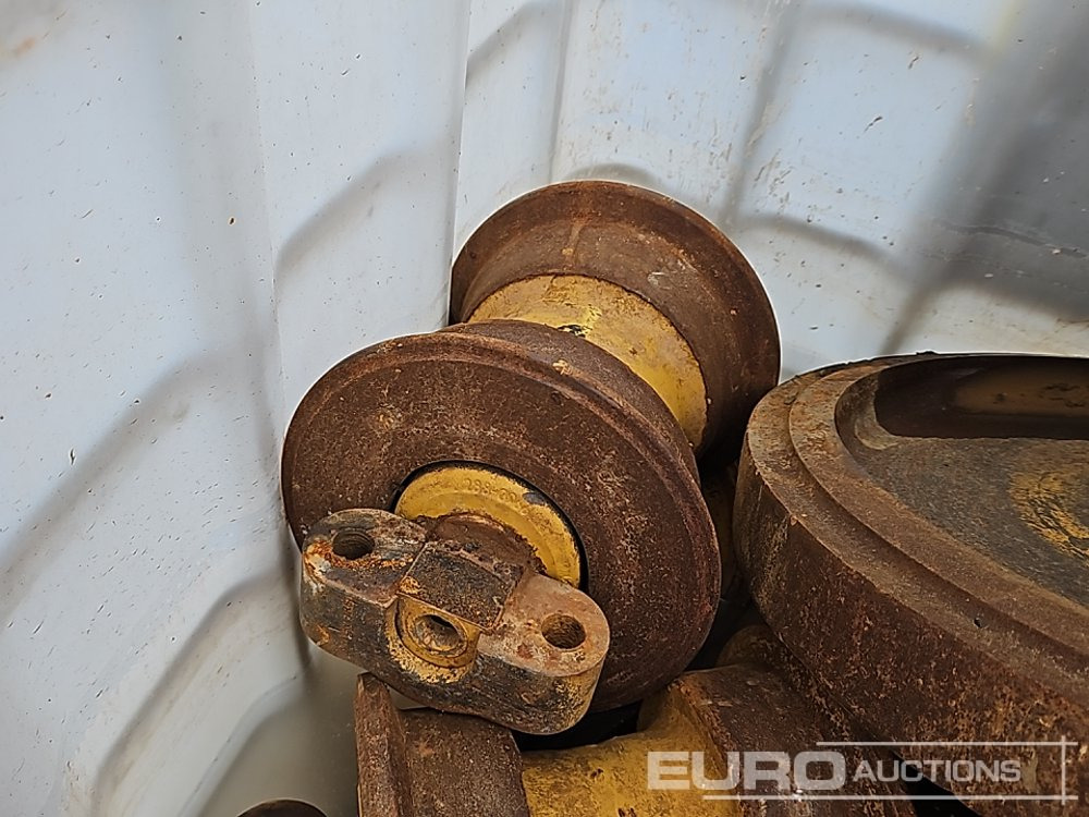 Stillage of Rollers & Idlers to suit Cat D6 LGP System - Varaosat: kuva Stillage of Rollers & Idlers to suit Cat D6 LGP System - Varaosat Stillage of Rollers & Idlers to suit Cat D6 LGP System - Varaosat: kuva Stillage of Rollers & Idlers to suit Cat D6 LGP System - Varaosat