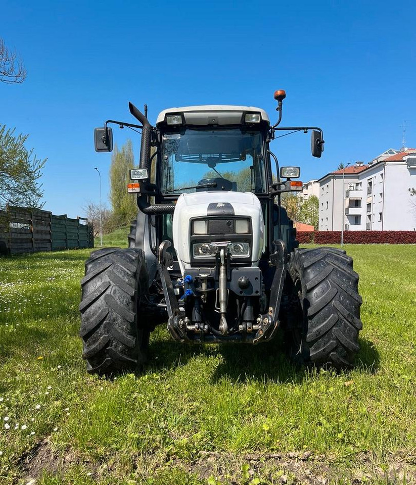Trattore usato Lamborghini Spire 90.4 - 2015 - Traktori: kuva Trattore usato Lamborghini Spire 90.4 - 2015 - Traktori Trattore usato Lamborghini Spire 90.4 - 2015 - Traktori: kuva Trattore usato Lamborghini Spire 90.4 - 2015 - Traktori