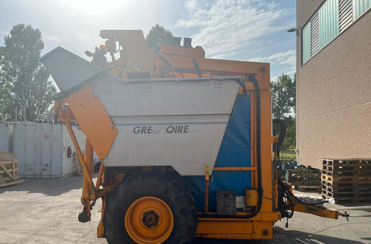 Vendemmiatrice usata Gregoire G60I - Viinin korjuukone: kuva Vendemmiatrice usata Gregoire G60I - Viinin korjuukone Vendemmiatrice usata Gregoire G60I - Viinin korjuukone: kuva Vendemmiatrice usata Gregoire G60I - Viinin korjuukone