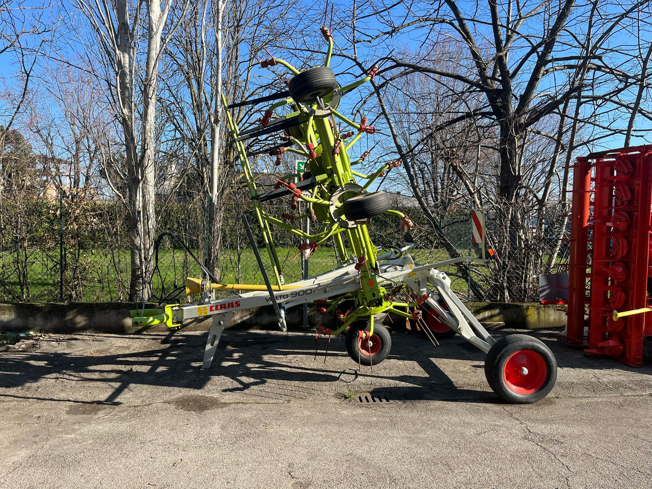 Voltafieno Claas Volto 900 - Pöyhin: kuva Voltafieno Claas Volto 900 - Pöyhin Voltafieno Claas Volto 900 - Pöyhin: kuva Voltafieno Claas Volto 900 - Pöyhin