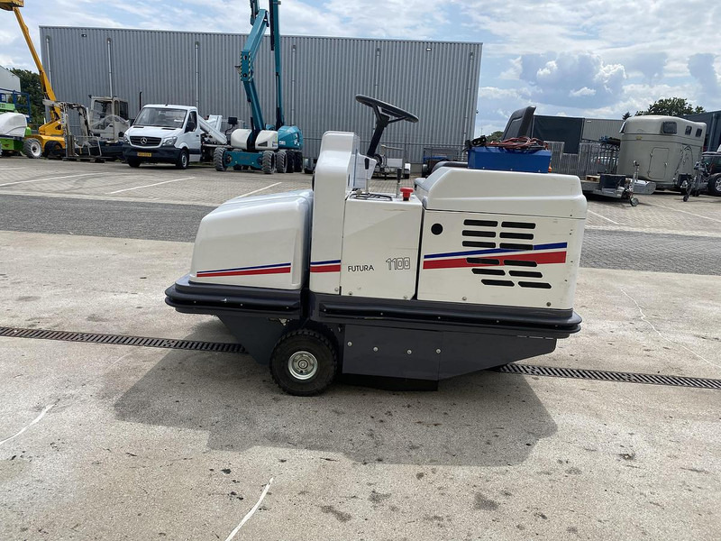 Dulevo 1100 EH, Veegmachine, Hoogkieper - Lakaisuauto: kuva Dulevo 1100 EH, Veegmachine, Hoogkieper - Lakaisuauto Dulevo 1100 EH, Veegmachine, Hoogkieper - Lakaisuauto: kuva Dulevo 1100 EH, Veegmachine, Hoogkieper - Lakaisuauto