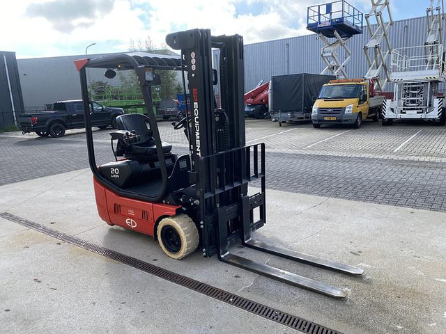 EP CPD20L2, Heftruck, 2 ton, Lithium accu - Sähkötrukki: kuva EP CPD20L2, Heftruck, 2 ton, Lithium accu - Sähkötrukki EP CPD20L2, Heftruck, 2 ton, Lithium accu - Sähkötrukki: kuva EP CPD20L2, Heftruck, 2 ton, Lithium accu - Sähkötrukki