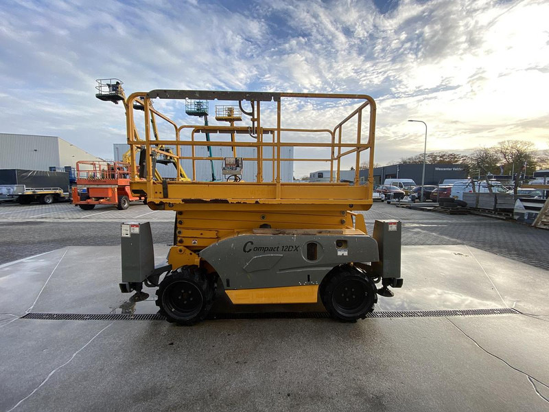 Haulotte Compact 12DX, Schaar hoogwerker, 4X4 Diesel - Saksilava: kuva Haulotte Compact 12DX, Schaar hoogwerker, 4X4 Diesel - Saksilava Haulotte Compact 12DX, Schaar hoogwerker, 4X4 Diesel - Saksilava: kuva Haulotte Compact 12DX, Schaar hoogwerker, 4X4 Diesel - Saksilava
