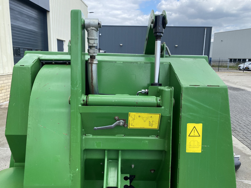 Niittokone John Deere MCS 580 H, Hoogkieper, Opvangbak + afzuiging: kuva Niittokone John Deere MCS 580 H, Hoogkieper, Opvangbak + afzuiging Niittokone John Deere MCS 580 H, Hoogkieper, Opvangbak + afzuiging: kuva Niittokone John Deere MCS 580 H, Hoogkieper, Opvangbak + afzuiging