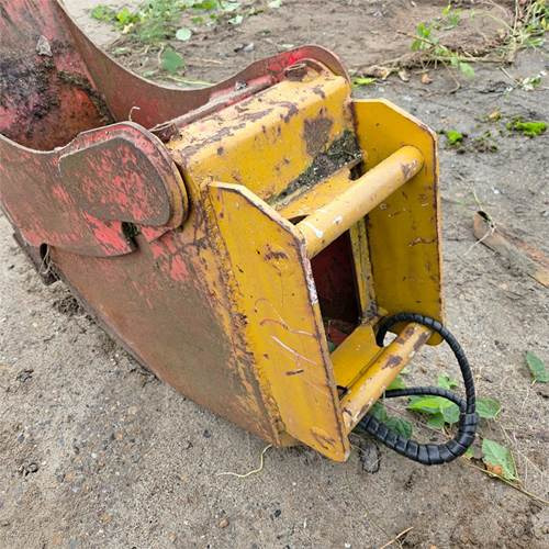 ABC 40 cm - Kaivinkoneen kauha: kuva ABC 40 cm - Kaivinkoneen kauha ABC 40 cm - Kaivinkoneen kauha: kuva ABC 40 cm - Kaivinkoneen kauha