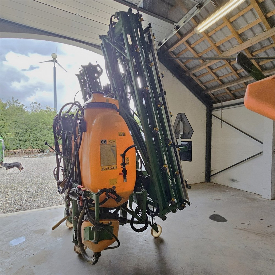 Amazone UF1200 - Kasvinsuojeluruisku: kuva Amazone UF1200 - Kasvinsuojeluruisku Amazone UF1200 - Kasvinsuojeluruisku: kuva Amazone UF1200 - Kasvinsuojeluruisku