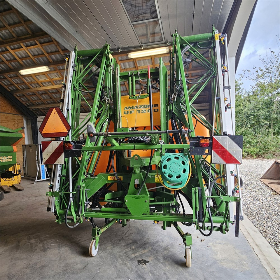 Amazone UF1200 - Kasvinsuojeluruisku: kuva Amazone UF1200 - Kasvinsuojeluruisku Amazone UF1200 - Kasvinsuojeluruisku: kuva Amazone UF1200 - Kasvinsuojeluruisku