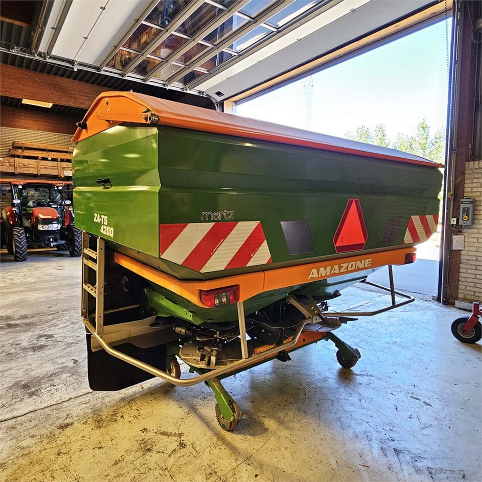 Amazone ZA-TS 4200 - Lannoituskone: kuva Amazone ZA-TS 4200 - Lannoituskone Amazone ZA-TS 4200 - Lannoituskone: kuva Amazone ZA-TS 4200 - Lannoituskone