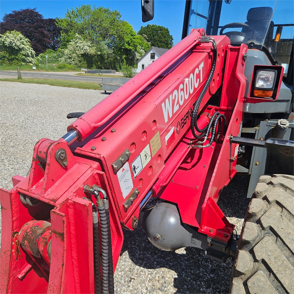 Bernards W2600CT Teleskop - Liukuohjattu kuormaaja: kuva Bernards W2600CT Teleskop - Liukuohjattu kuormaaja Bernards W2600CT Teleskop - Liukuohjattu kuormaaja: kuva Bernards W2600CT Teleskop - Liukuohjattu kuormaaja