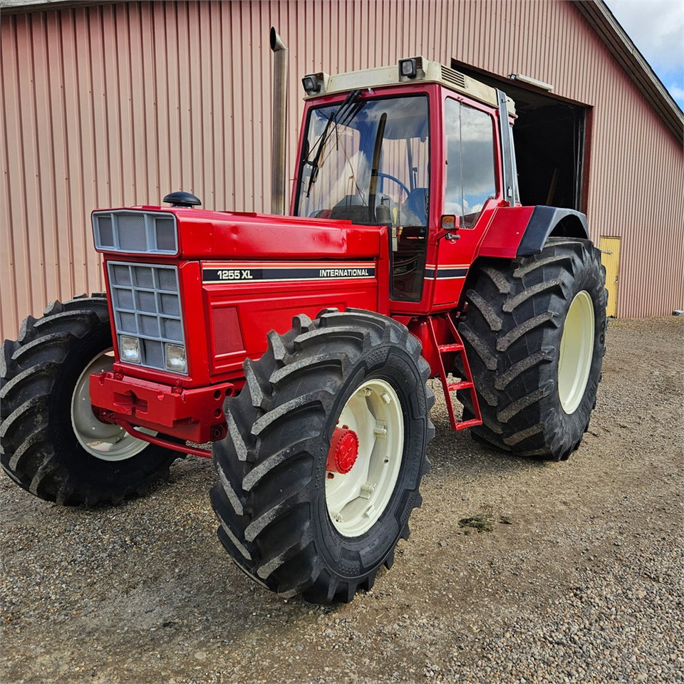 CASE IH 1255 XL - Traktori: kuva CASE IH 1255 XL - Traktori CASE IH 1255 XL - Traktori: kuva CASE IH 1255 XL - Traktori