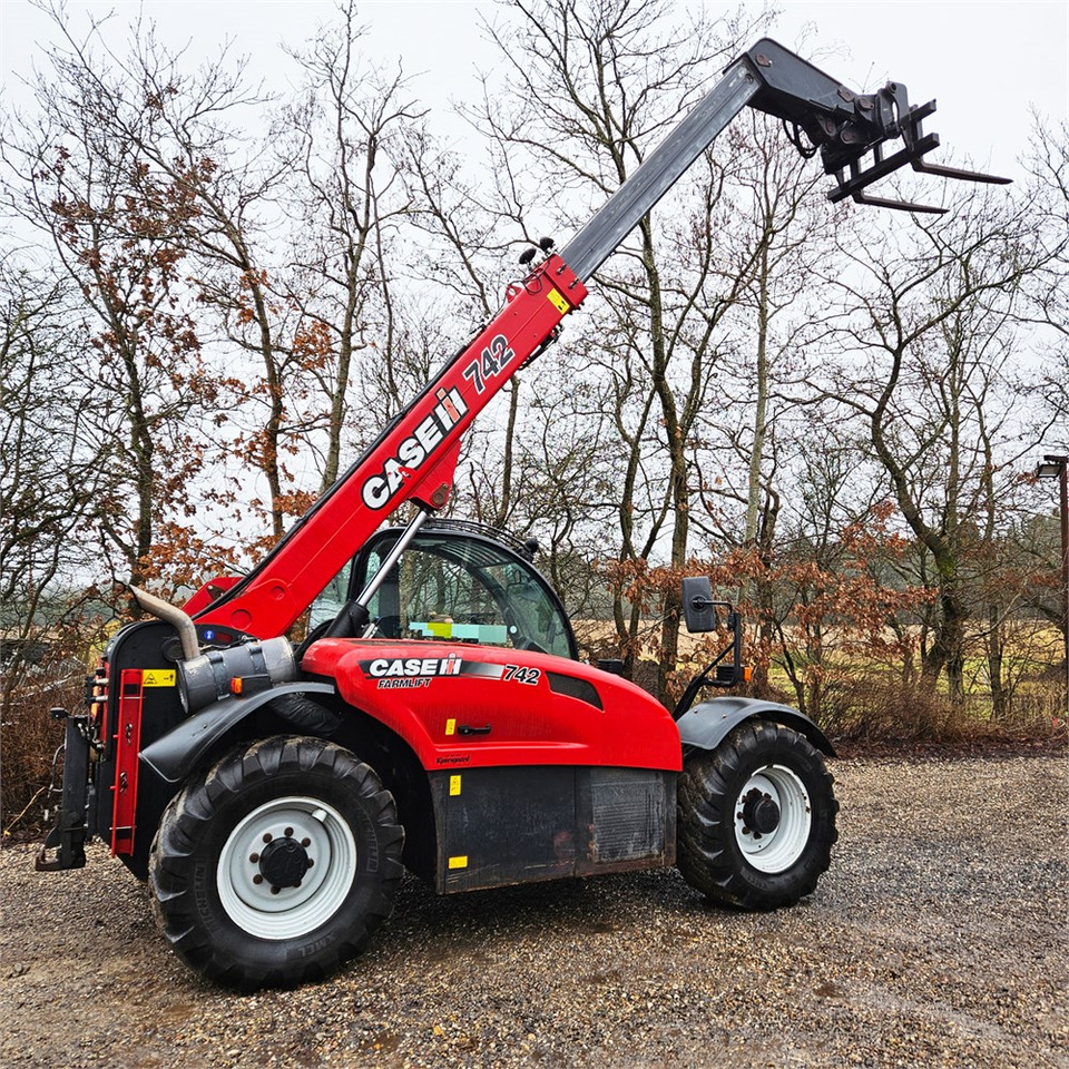CASE IH Farmlift 742 - Kurottaja: kuva CASE IH Farmlift 742 - Kurottaja CASE IH Farmlift 742 - Kurottaja: kuva CASE IH Farmlift 742 - Kurottaja