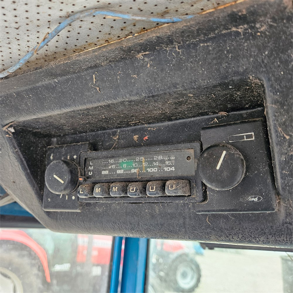 Traktori Ford 4610: kuva Traktori Ford 4610
