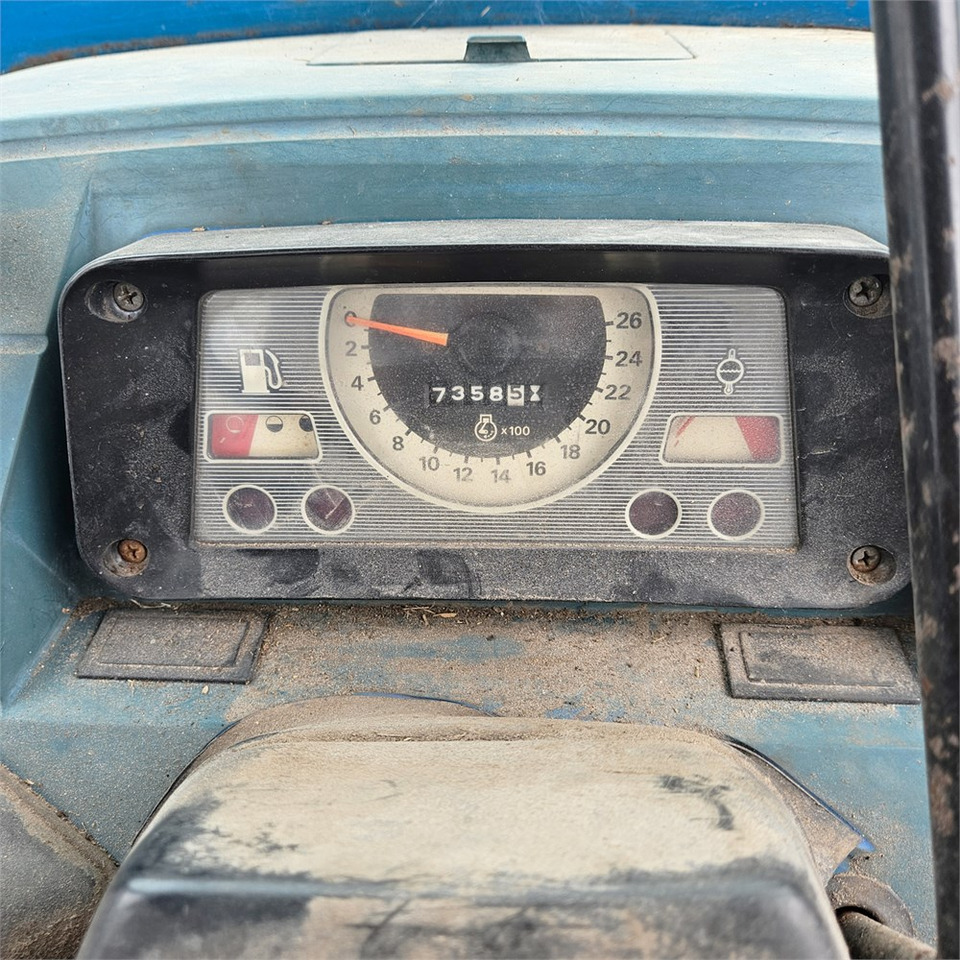 Traktori Ford 4610: kuva Traktori Ford 4610