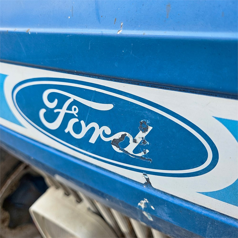 Traktori Ford 4610: kuva Traktori Ford 4610
