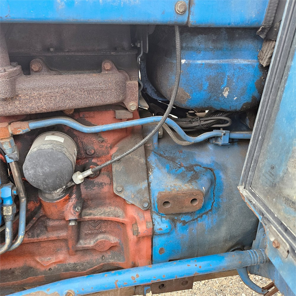 Traktori Ford 4610: kuva Traktori Ford 4610