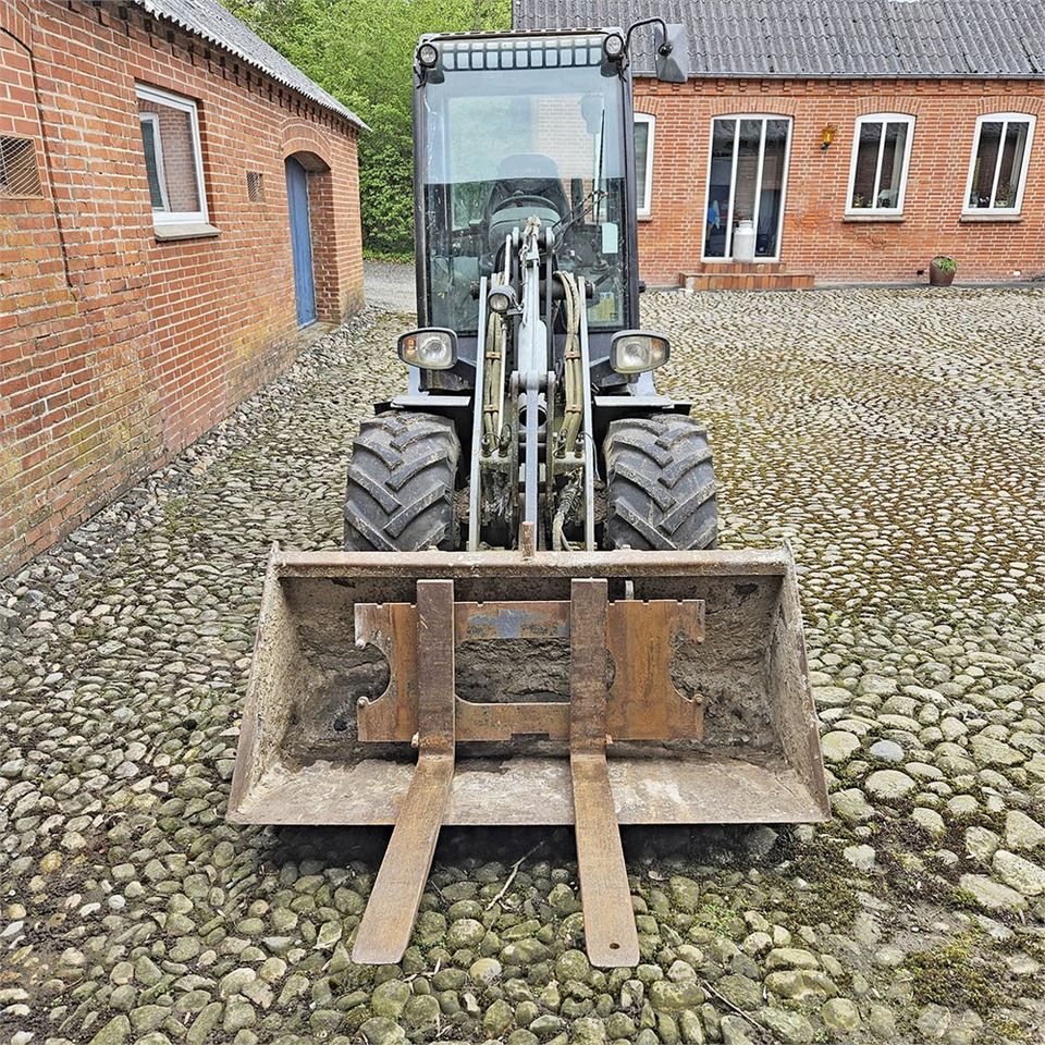 Giant V452T HD - Pyöräkuormaaja: kuva Giant V452T HD - Pyöräkuormaaja Giant V452T HD - Pyöräkuormaaja: kuva Giant V452T HD - Pyöräkuormaaja