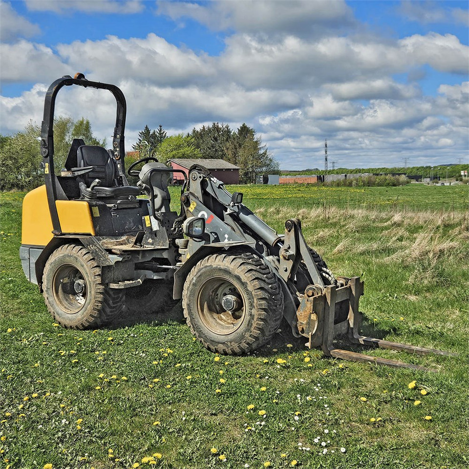 Liukuohjattu kuormaaja Giant V452T X-TRA HD: kuva Liukuohjattu kuormaaja Giant V452T X-TRA HD