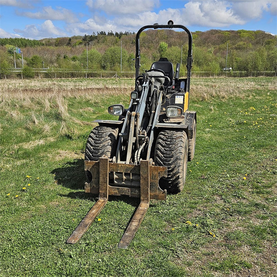 Liukuohjattu kuormaaja Giant V452T X-TRA HD: kuva Liukuohjattu kuormaaja Giant V452T X-TRA HD