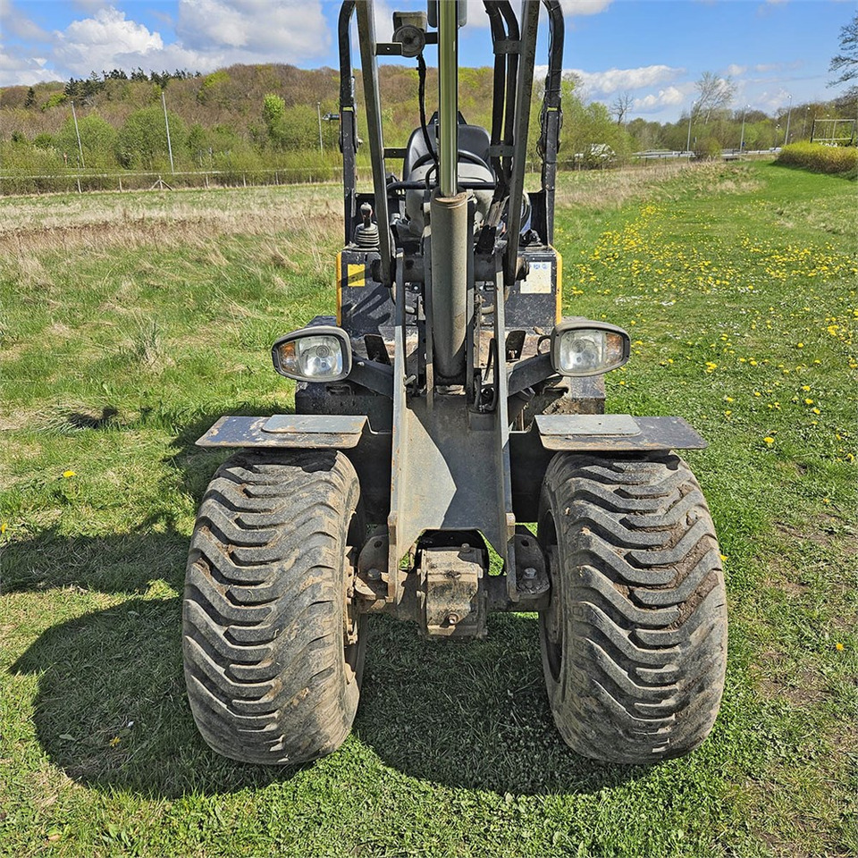 Liukuohjattu kuormaaja Giant V452T X-TRA HD: kuva Liukuohjattu kuormaaja Giant V452T X-TRA HD