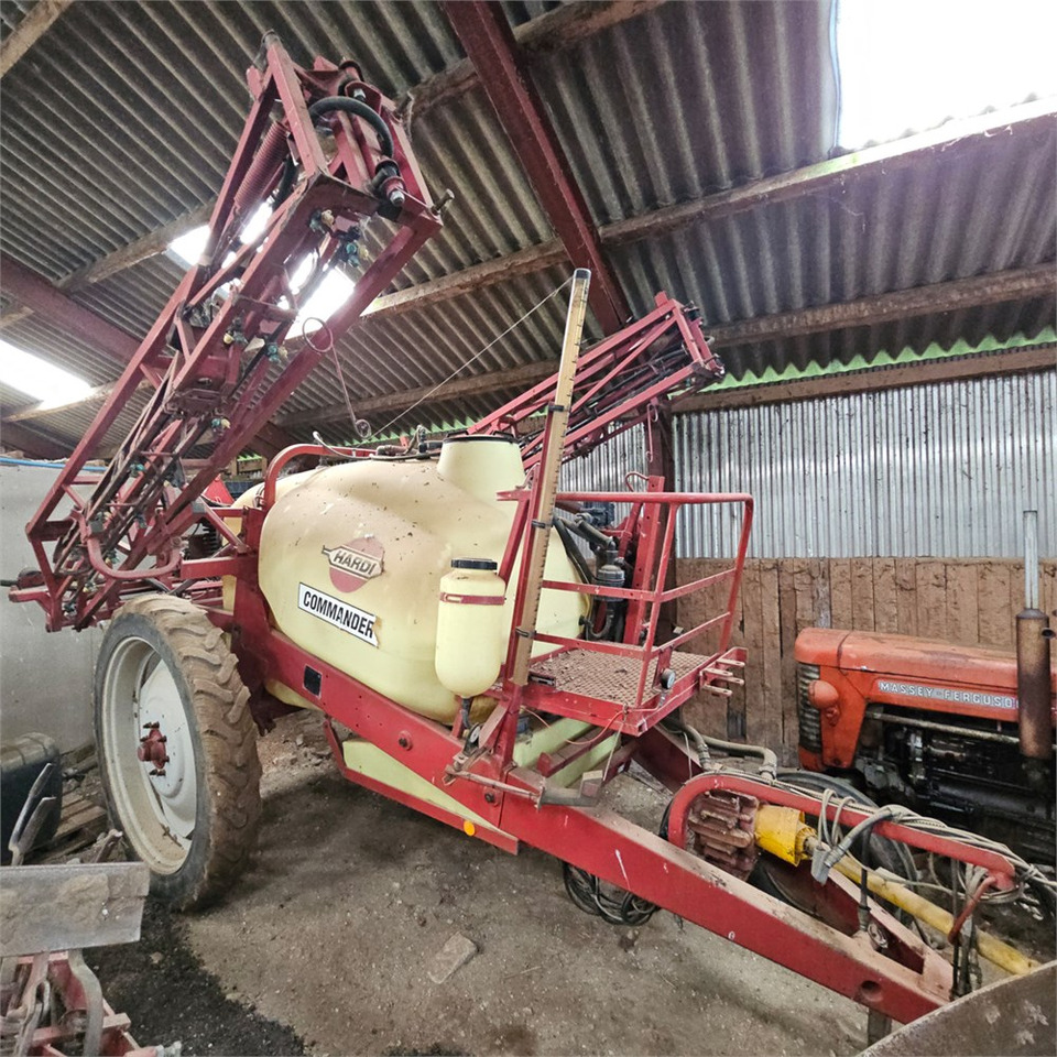 Hardi CM2 Commander 2.800 l - Kasvinsuojeluruisku: kuva Hardi CM2 Commander 2.800 l - Kasvinsuojeluruisku Hardi CM2 Commander 2.800 l - Kasvinsuojeluruisku: kuva Hardi CM2 Commander 2.800 l - Kasvinsuojeluruisku