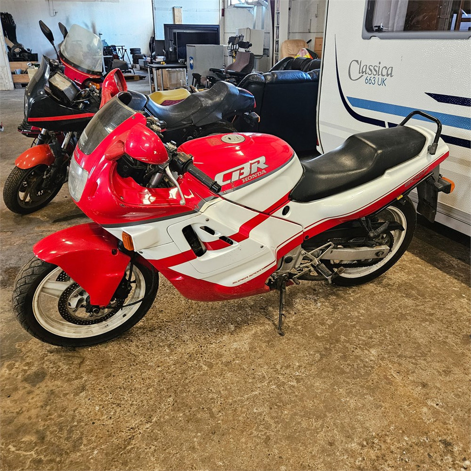 Honda CBR600F Super sport - Moottoripyörä: kuva Honda CBR600F Super sport - Moottoripyörä Honda CBR600F Super sport - Moottoripyörä: kuva Honda CBR600F Super sport - Moottoripyörä