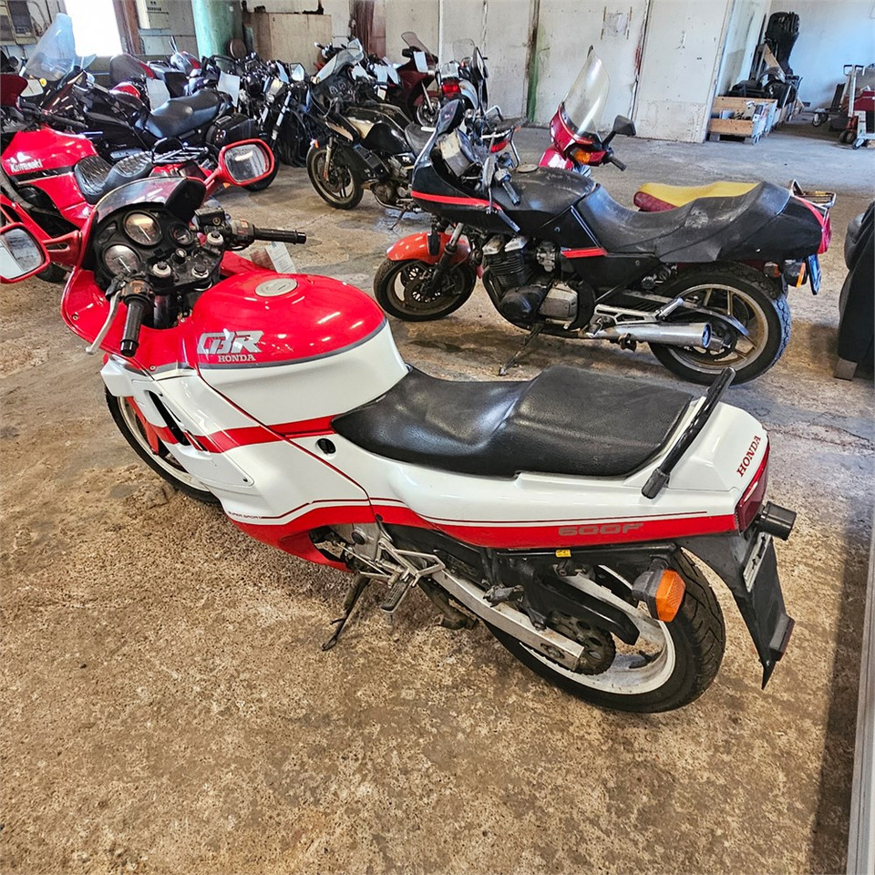 Honda CBR600F Super sport - Moottoripyörä: kuva Honda CBR600F Super sport - Moottoripyörä Honda CBR600F Super sport - Moottoripyörä: kuva Honda CBR600F Super sport - Moottoripyörä