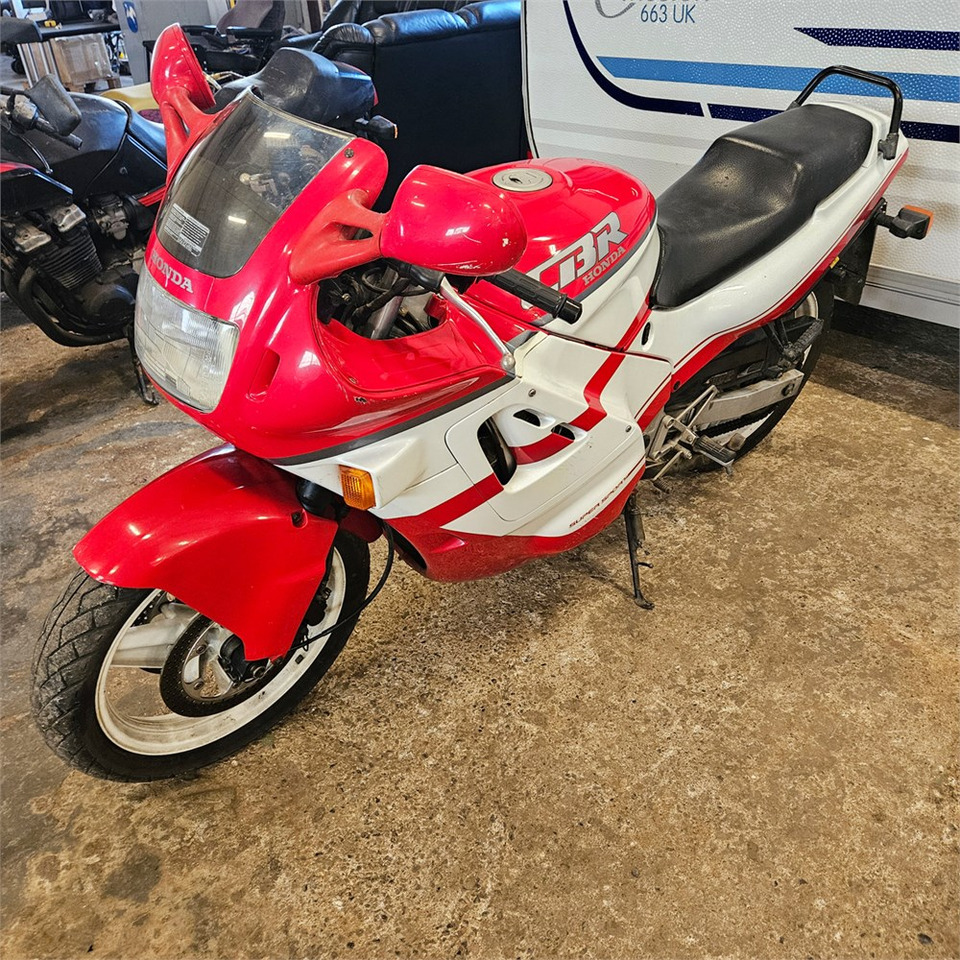 Honda CBR600F Super sport - Moottoripyörä: kuva Honda CBR600F Super sport - Moottoripyörä Honda CBR600F Super sport - Moottoripyörä: kuva Honda CBR600F Super sport - Moottoripyörä