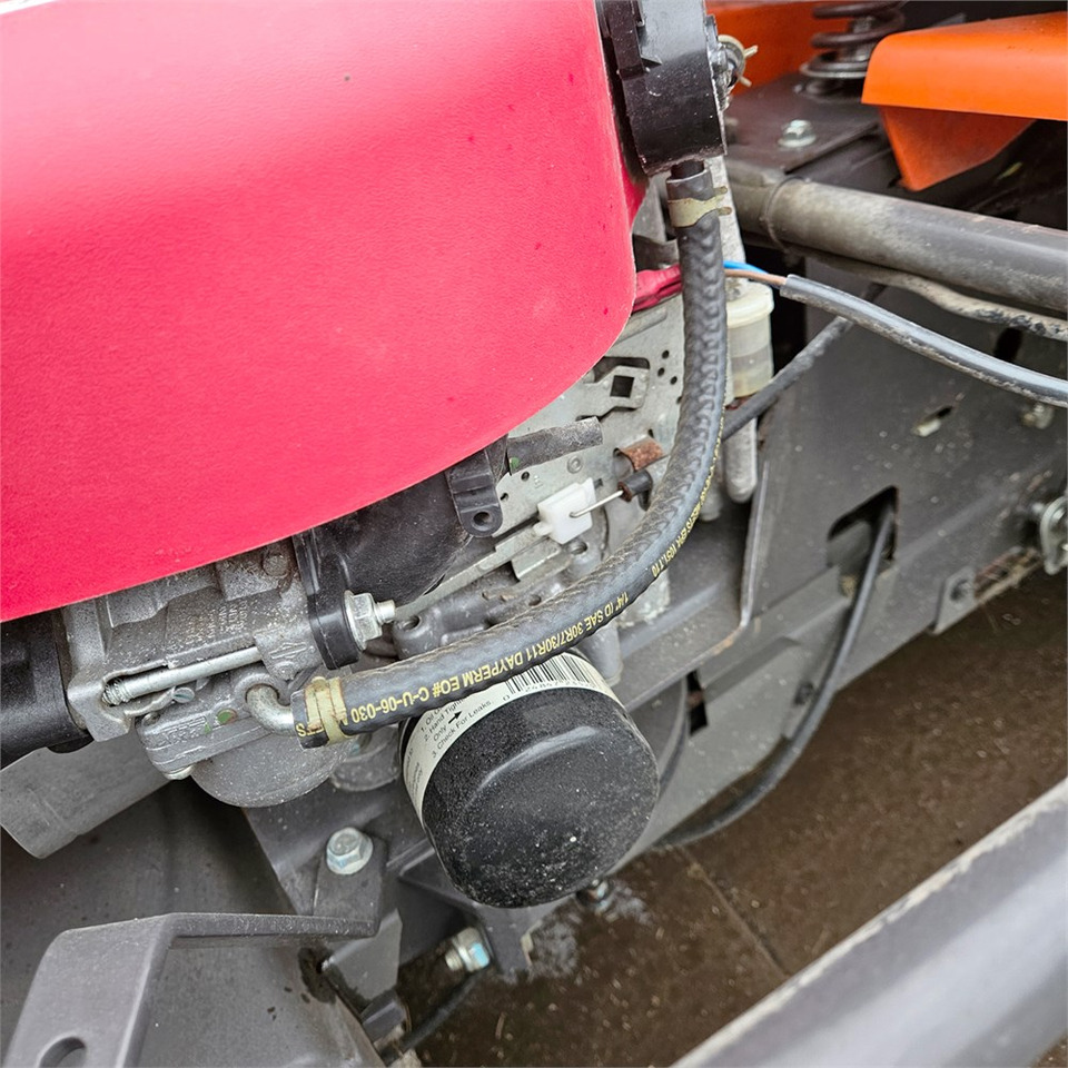 Leasing Husqvarna R213C Husqvarna R213C: kuva Leasing Husqvarna R213C Husqvarna R213C