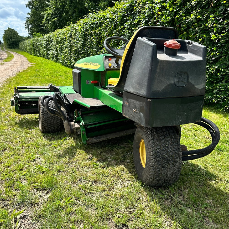 John Deere 2653A - Ruohonleikkuri: kuva John Deere 2653A - Ruohonleikkuri John Deere 2653A - Ruohonleikkuri: kuva John Deere 2653A - Ruohonleikkuri