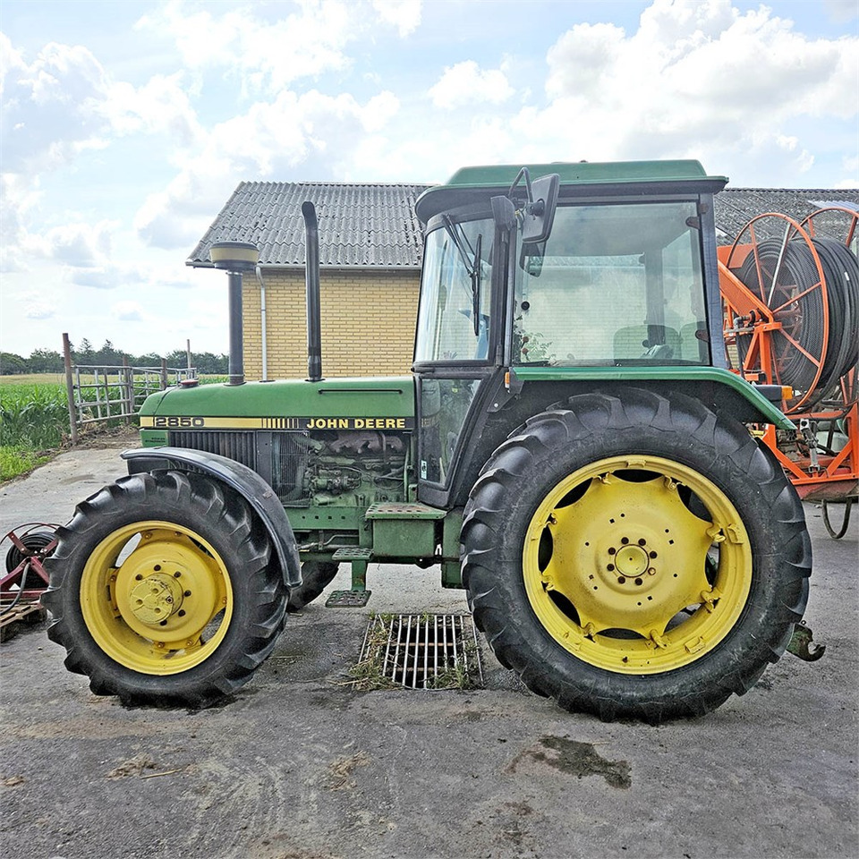 John Deere 2850 MFWD - Traktori: kuva John Deere 2850 MFWD - Traktori John Deere 2850 MFWD - Traktori: kuva John Deere 2850 MFWD - Traktori