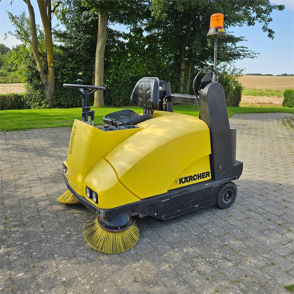 Kärcher KMR 1250 B - Lakaisukone teollisuuteen: kuva Kärcher KMR 1250 B - Lakaisukone teollisuuteen Kärcher KMR 1250 B - Lakaisukone teollisuuteen: kuva Kärcher KMR 1250 B - Lakaisukone teollisuuteen