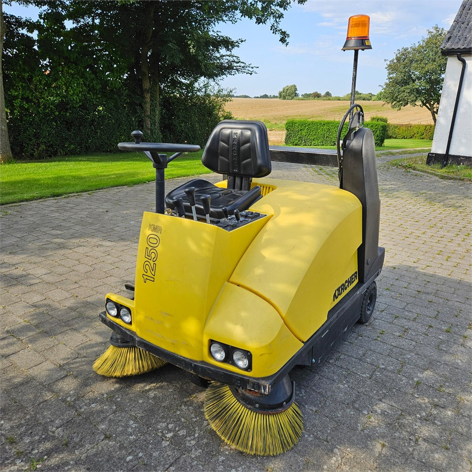 Kärcher KMR 1250 B - Lakaisukone teollisuuteen: kuva Kärcher KMR 1250 B - Lakaisukone teollisuuteen Kärcher KMR 1250 B - Lakaisukone teollisuuteen: kuva Kärcher KMR 1250 B - Lakaisukone teollisuuteen