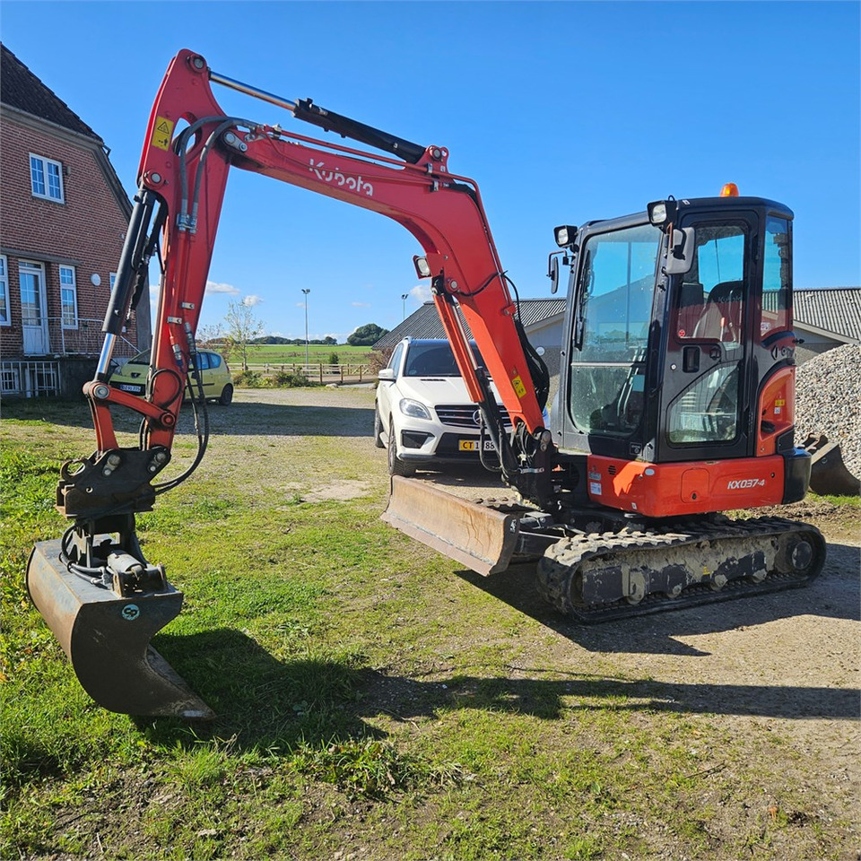 Kubota KX037-4 - Minikuormaaja: kuva Kubota KX037-4 - Minikuormaaja Kubota KX037-4 - Minikuormaaja: kuva Kubota KX037-4 - Minikuormaaja